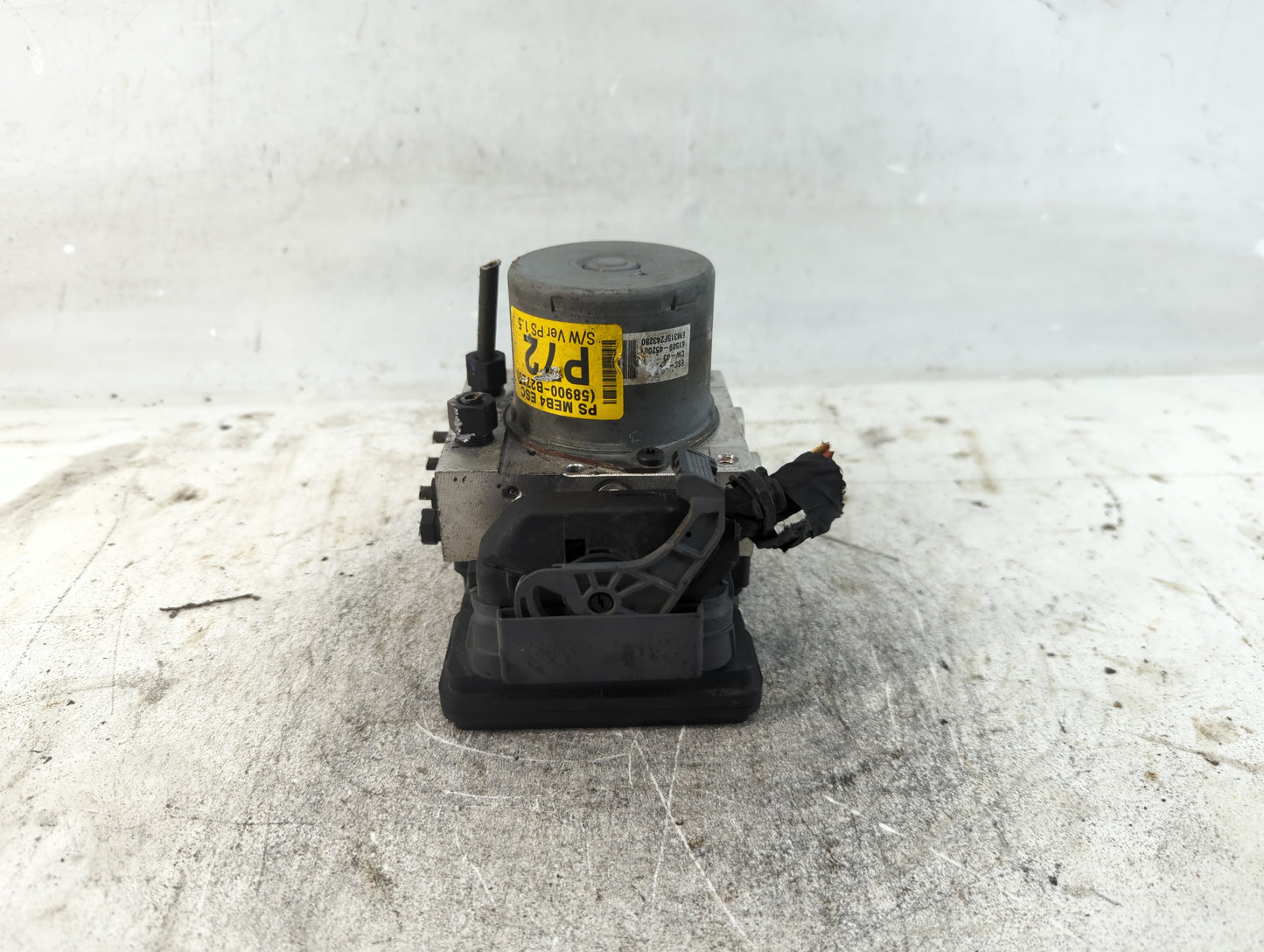 2016 Kia Soul ABS Pump Control Module Replacement P/N:58900-B2720 61589-45200 Fits OEM Used Auto Parts - Oemusedautoparts1.c