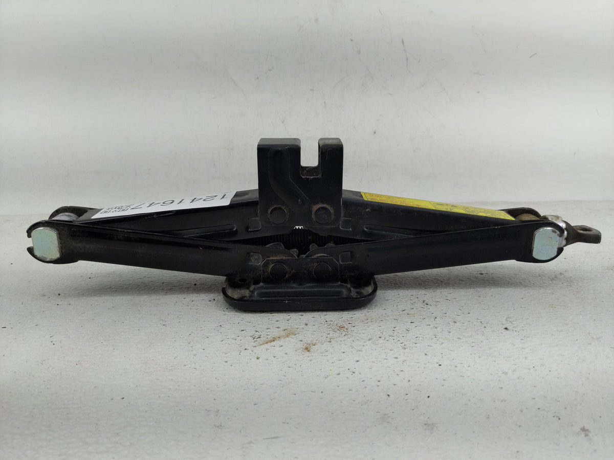 2016 Kia Sportage Spare Scissor Car Jack 1241647 - Oemusedautoparts1.com