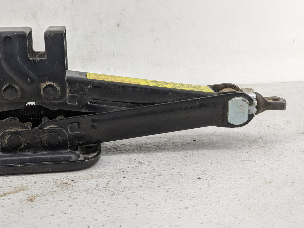 2016 Kia Sportage Spare Scissor Car Jack 1241647 - Oemusedautoparts1.com