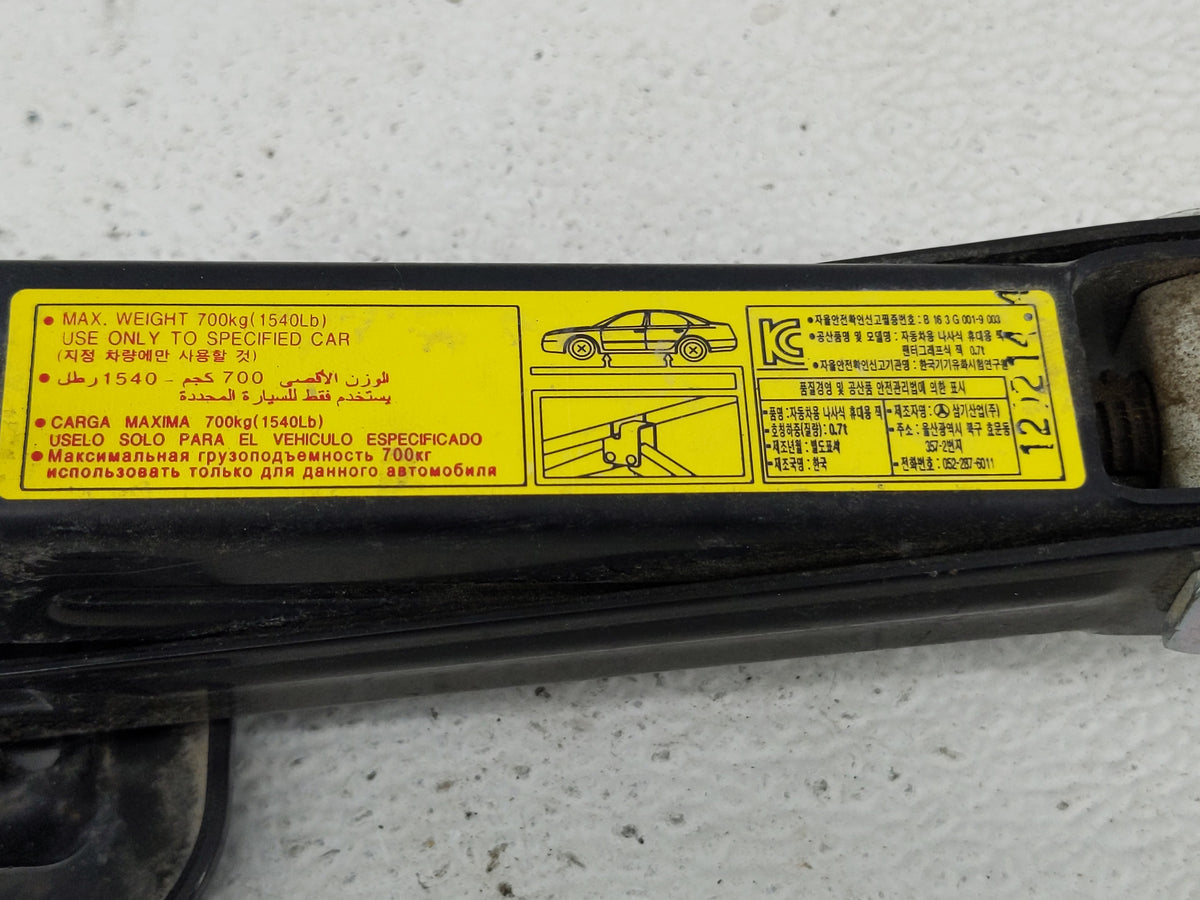 2016 Kia Sportage Spare Scissor Car Jack 1241647 - Oemusedautoparts1.com