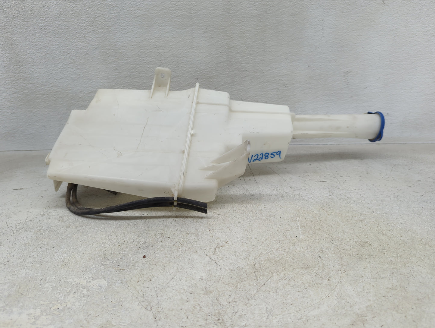 2014-2016 Kia Sportage Windshield Washer Fluid Reservoir Bottle Oem - Oemusedautoparts1.com