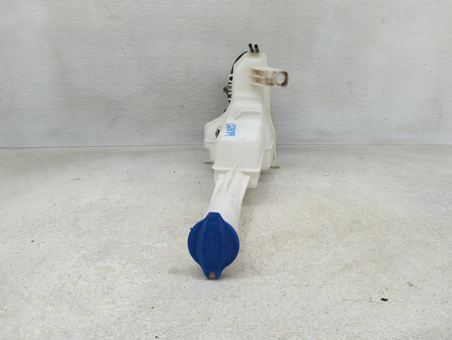 2014-2016 Kia Sportage Windshield Washer Fluid Reservoir Bottle Oem - Oemusedautoparts1.com