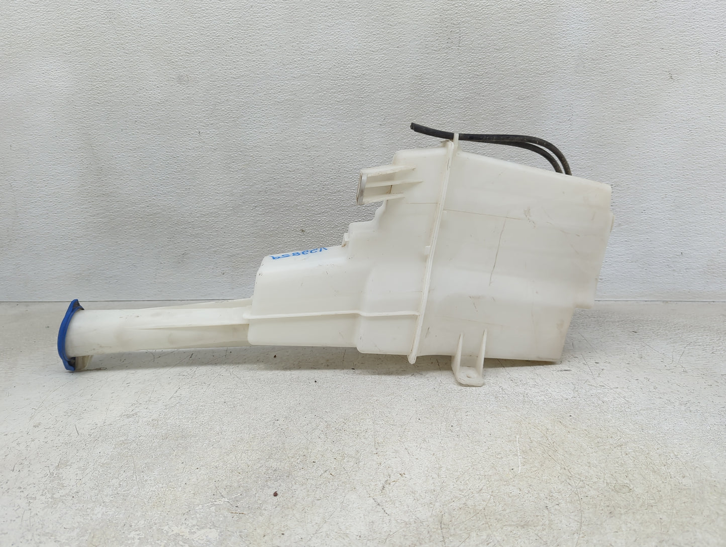 2014-2016 Kia Sportage Windshield Washer Fluid Reservoir Bottle Oem - Oemusedautoparts1.com