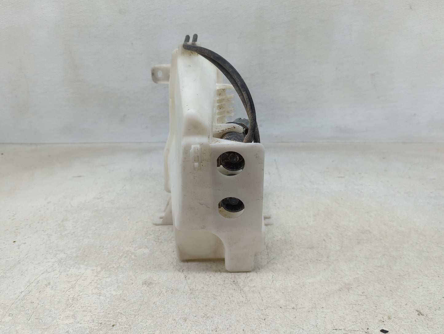 2014-2016 Kia Sportage Windshield Washer Fluid Reservoir Bottle Oem - Oemusedautoparts1.com