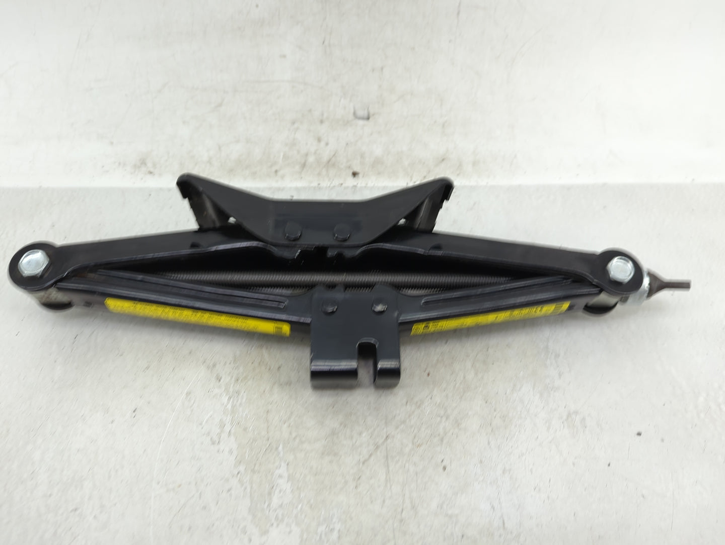 2016 Kia Sportage Spare Scissor Car Jack - Oemusedautoparts1.com