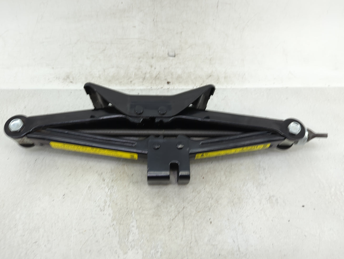 2016 Kia Sportage Spare Scissor Car Jack - Oemusedautoparts1.com