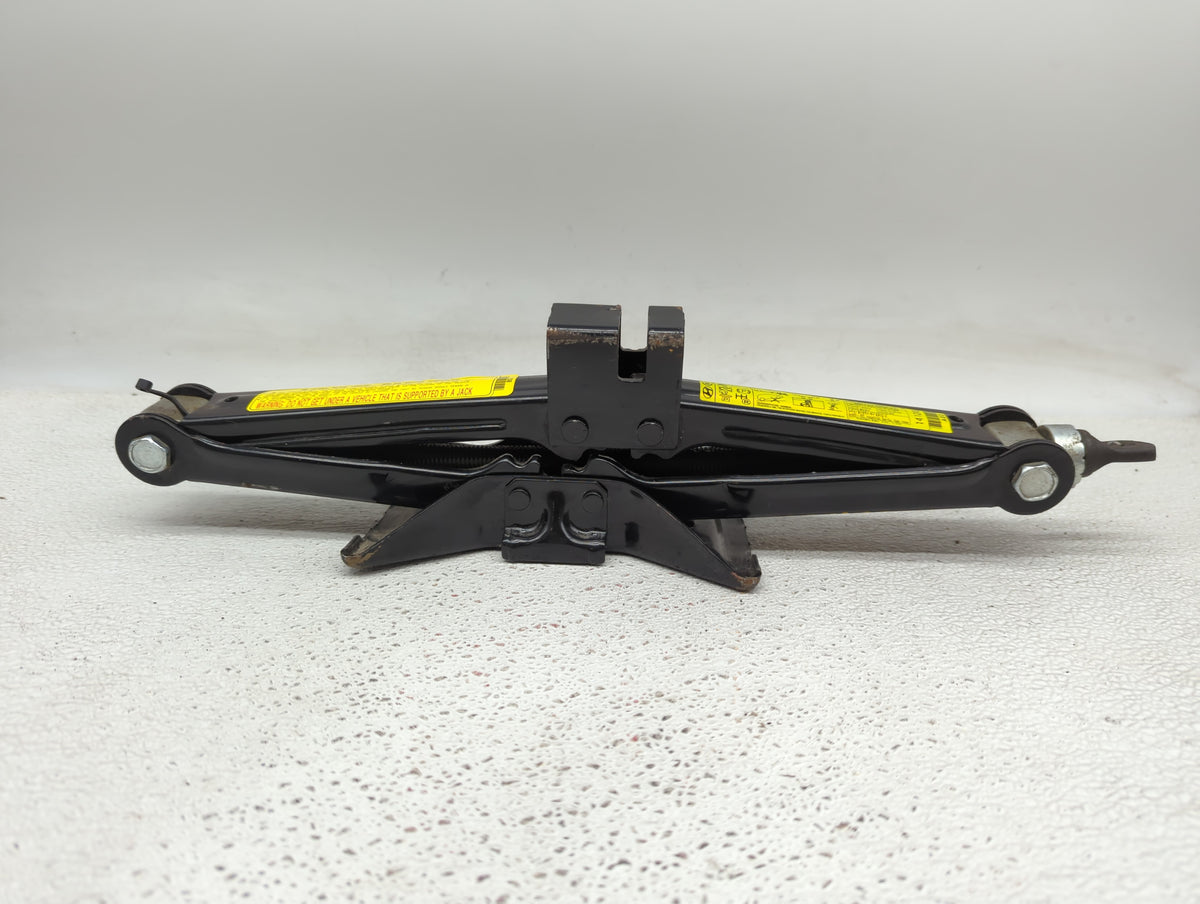 2016 Kia Sportage Spare Scissor Car Jack 1415744 - Oemusedautoparts1.com