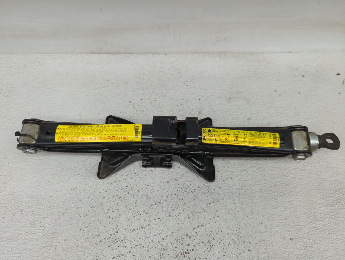 2016 Kia Sportage Spare Scissor Car Jack 1415744 - Oemusedautoparts1.com