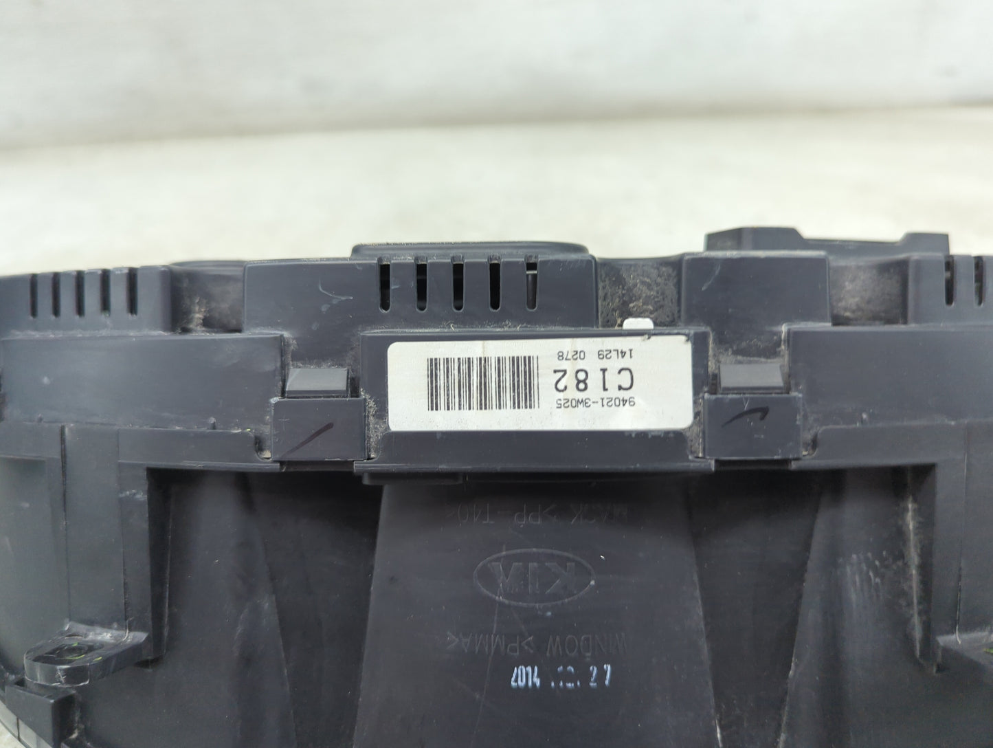 2014-2016 Kia Sportage Instrument Cluster Speedometer Gauges P/N:94021-3W025 Miles: Fits Fits 2014 2015 2016 OEM Used Auto P