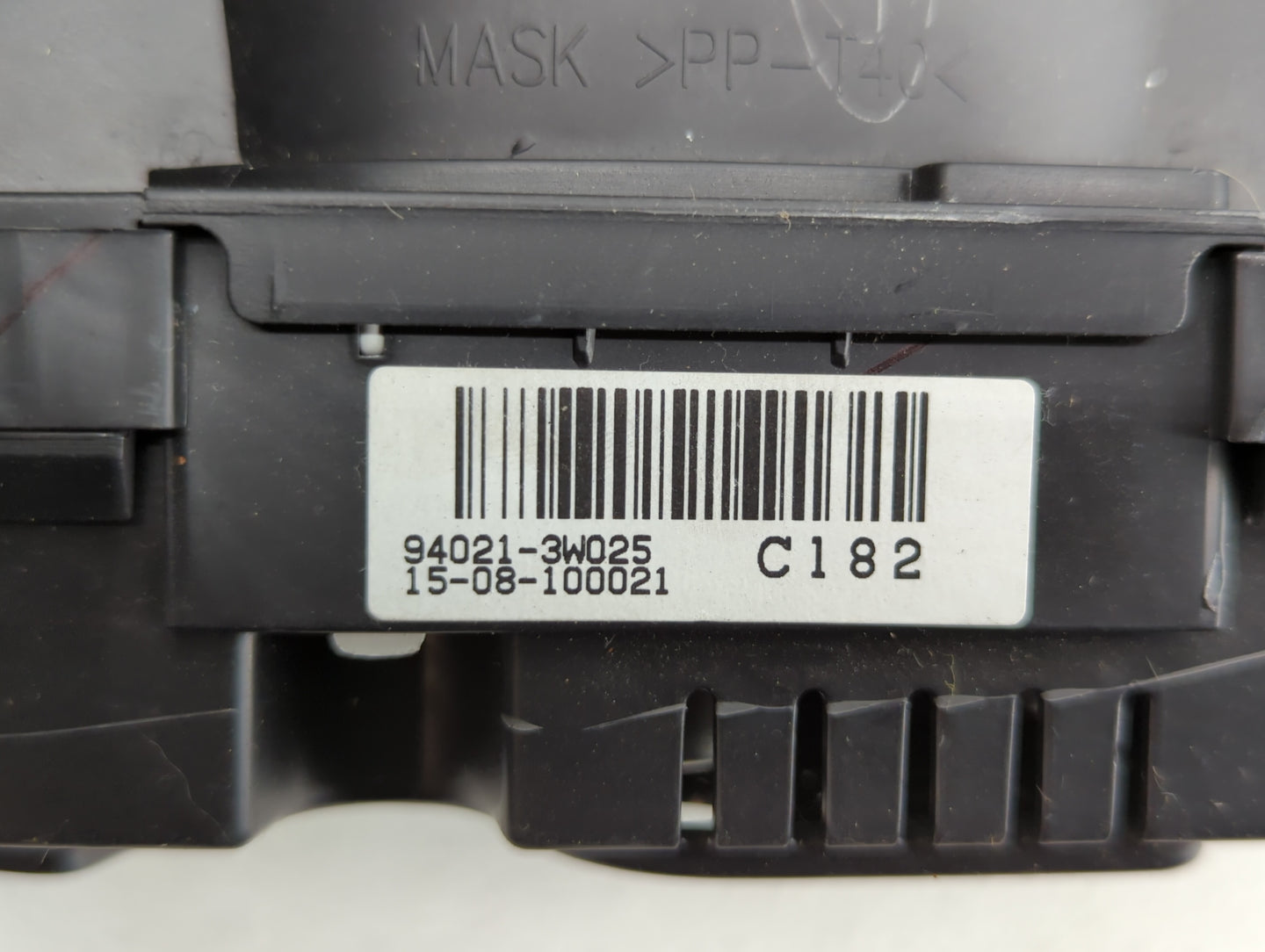 2014-2016 Kia Sportage Instrument Cluster Speedometer Gauges P/N:94021-3W020 94021-3W025 Fits Fits 2014 2015 2016 OEM Used A