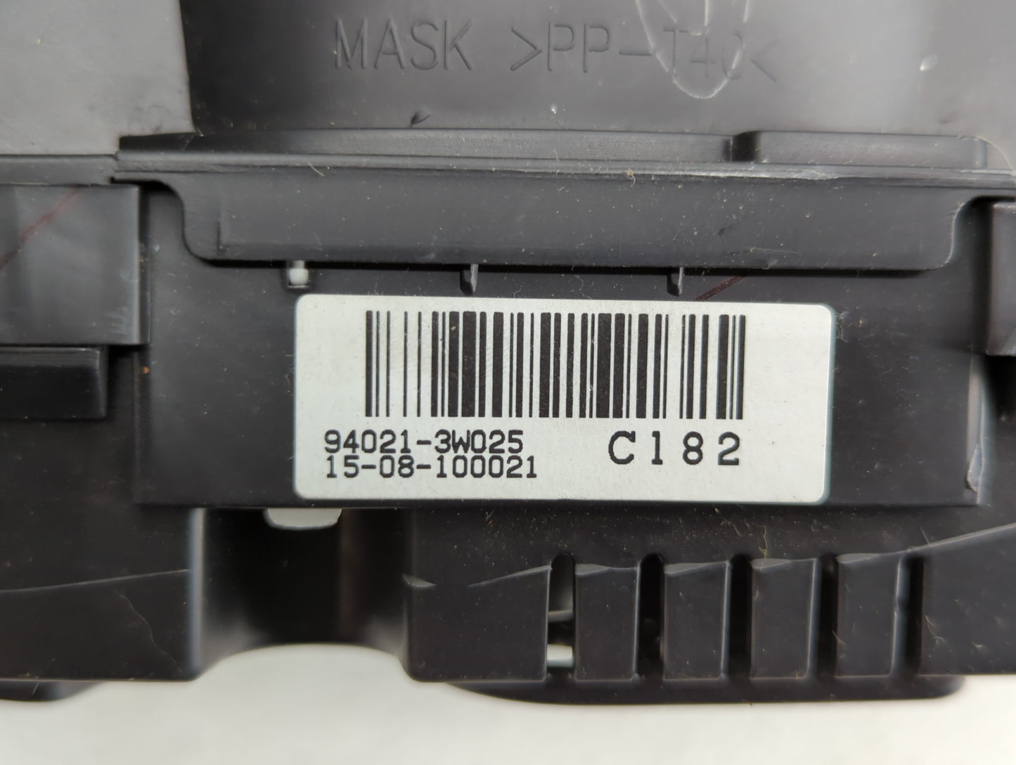 2014-2016 Kia Sportage Instrument Cluster Speedometer Gauges P/N:94021-3W020 94021-3W025 Fits Fits 2014 2015 2016 OEM Used A