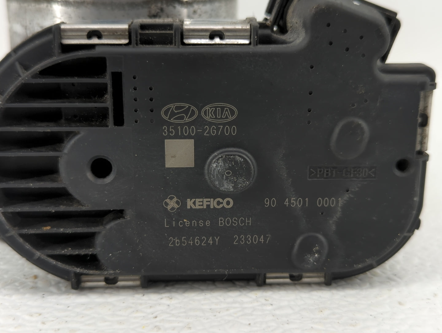 2014-2016 Kia Sportage Throttle Body P/N:904501 0001 35100-2G700 Fits Fits 2011 2012 2013 2014 2015 2016 OEM Used Auto Parts