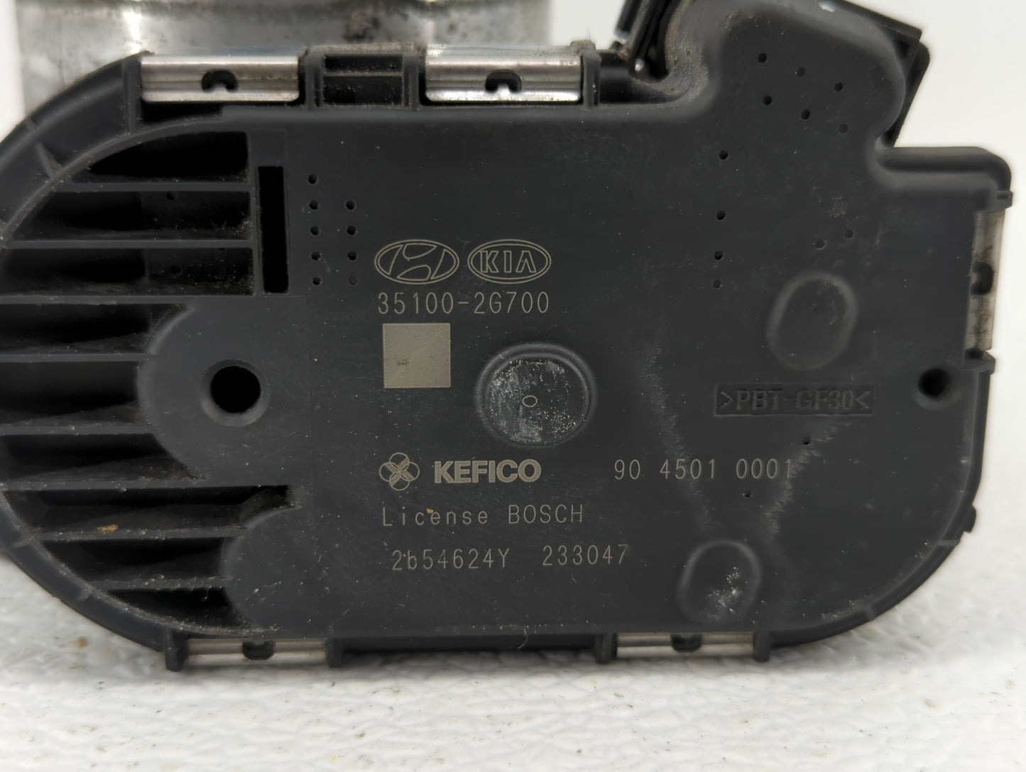 2014-2016 Kia Sportage Throttle Body P/N:904501 0001 35100-2G700 Fits Fits 2011 2012 2013 2014 2015 2016 OEM Used Auto Parts