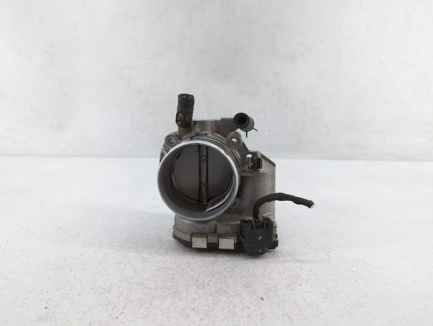 2014-2016 Kia Sportage Throttle Body P/N:35100-2G700 Fits Fits 2011 2012 2013 2014 2015 2016 OEM Used Auto Parts - Oemusedau