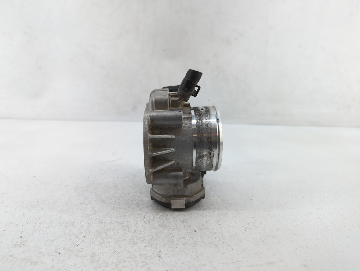 2014-2016 Kia Sportage Throttle Body P/N:35100-2G700 Fits Fits 2011 2012 2013 2014 2015 2016 OEM Used Auto Parts - Oemusedau