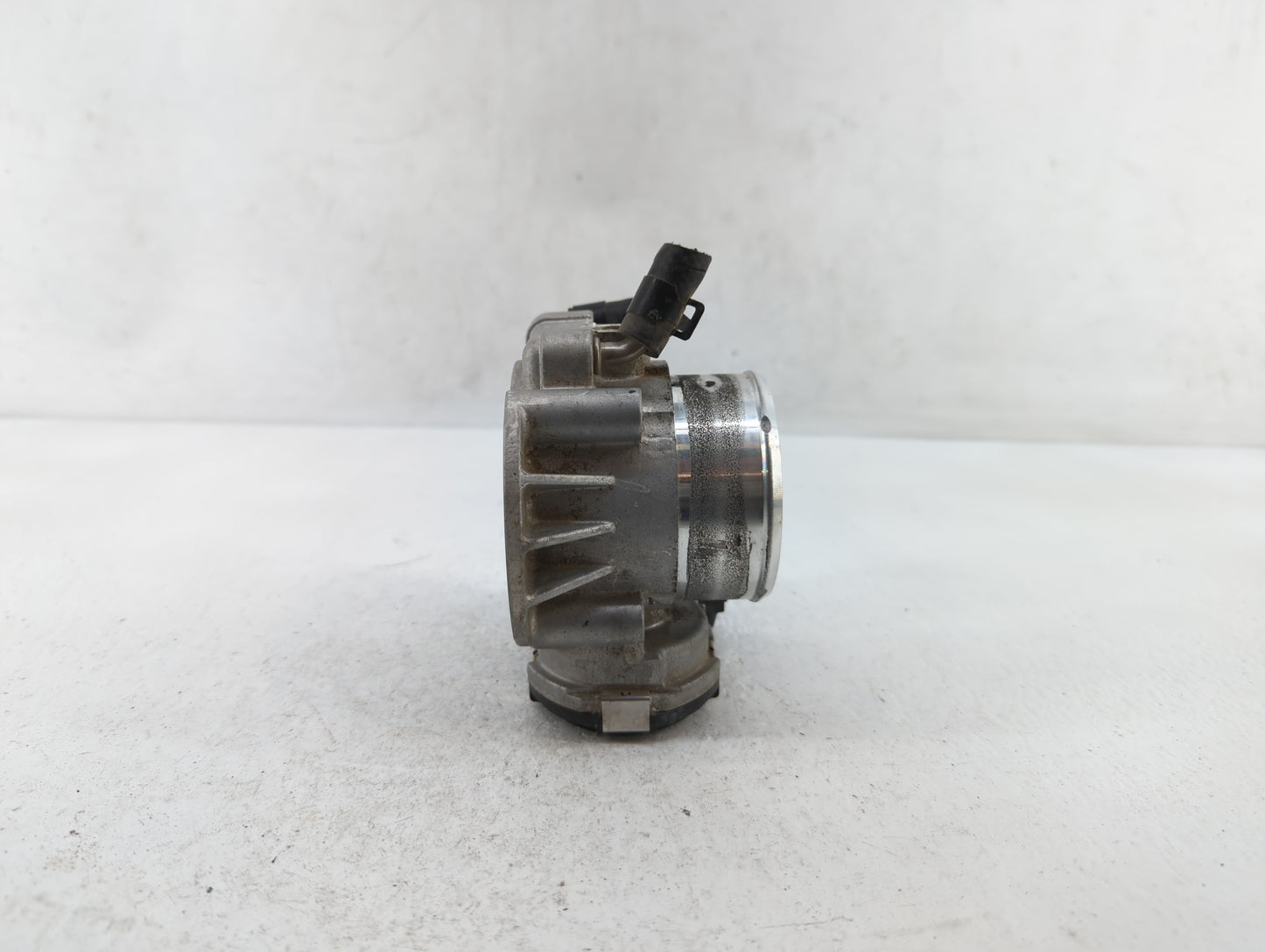 2014-2016 Kia Sportage Throttle Body P/N:35100-2G700 Fits Fits 2011 2012 2013 2014 2015 2016 OEM Used Auto Parts - Oemusedau