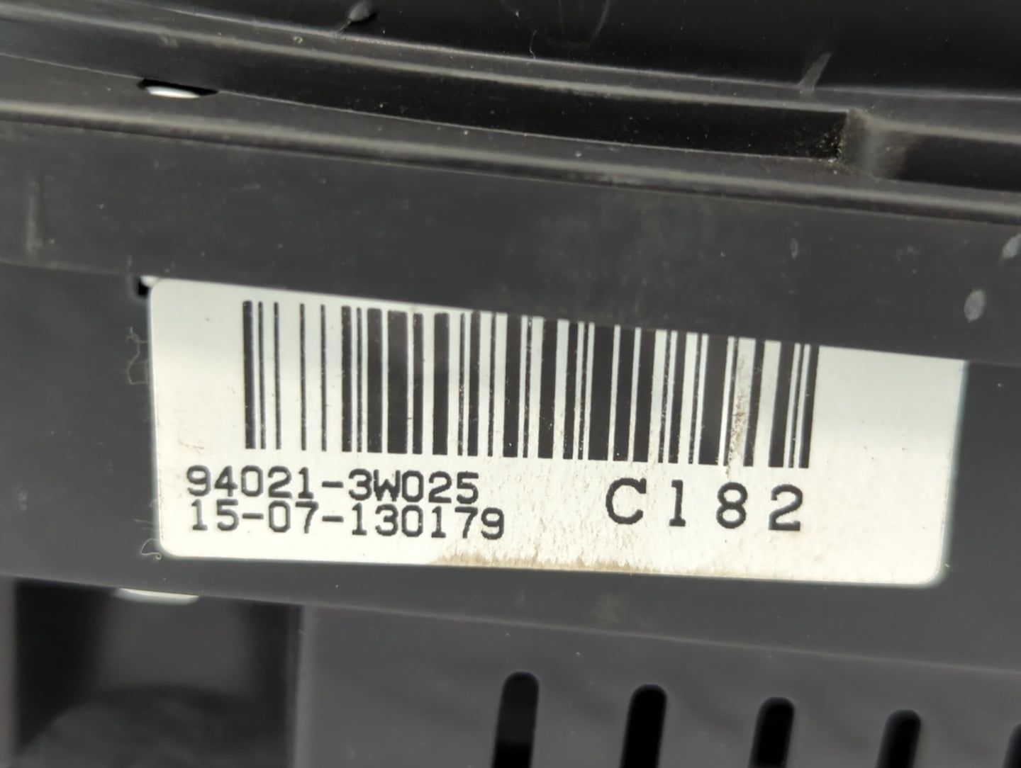 2014-2016 Kia Sportage Instrument Cluster Speedometer Gauges P/N:94021-3W020 94021-3W025 Fits Fits 2014 2015 2016 OEM Used A