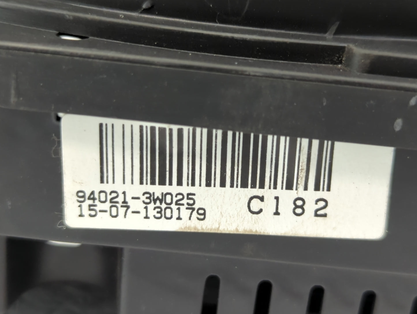2014-2016 Kia Sportage Instrument Cluster Speedometer Gauges P/N:94021-3W020 94021-3W025 Fits Fits 2014 2015 2016 OEM Used A