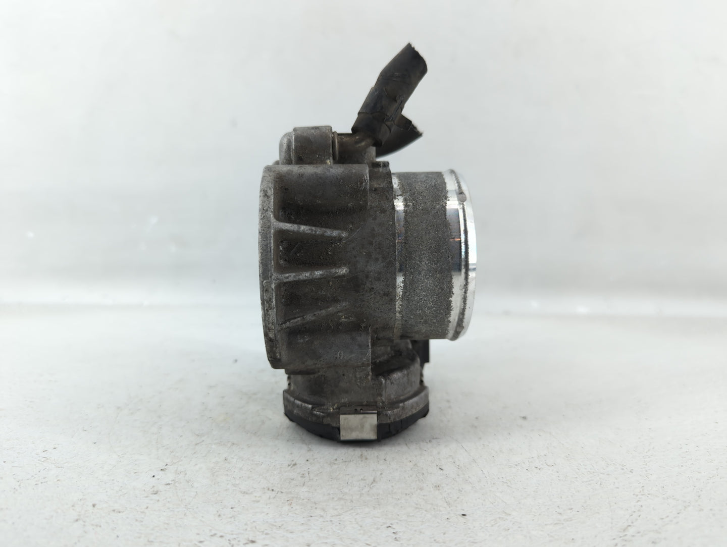 2014-2016 Kia Sportage Throttle Body P/N:2B54430Y 35100-2G700 Fits Fits 2011 2012 2013 2014 2015 2016 OEM Used Auto Parts - 