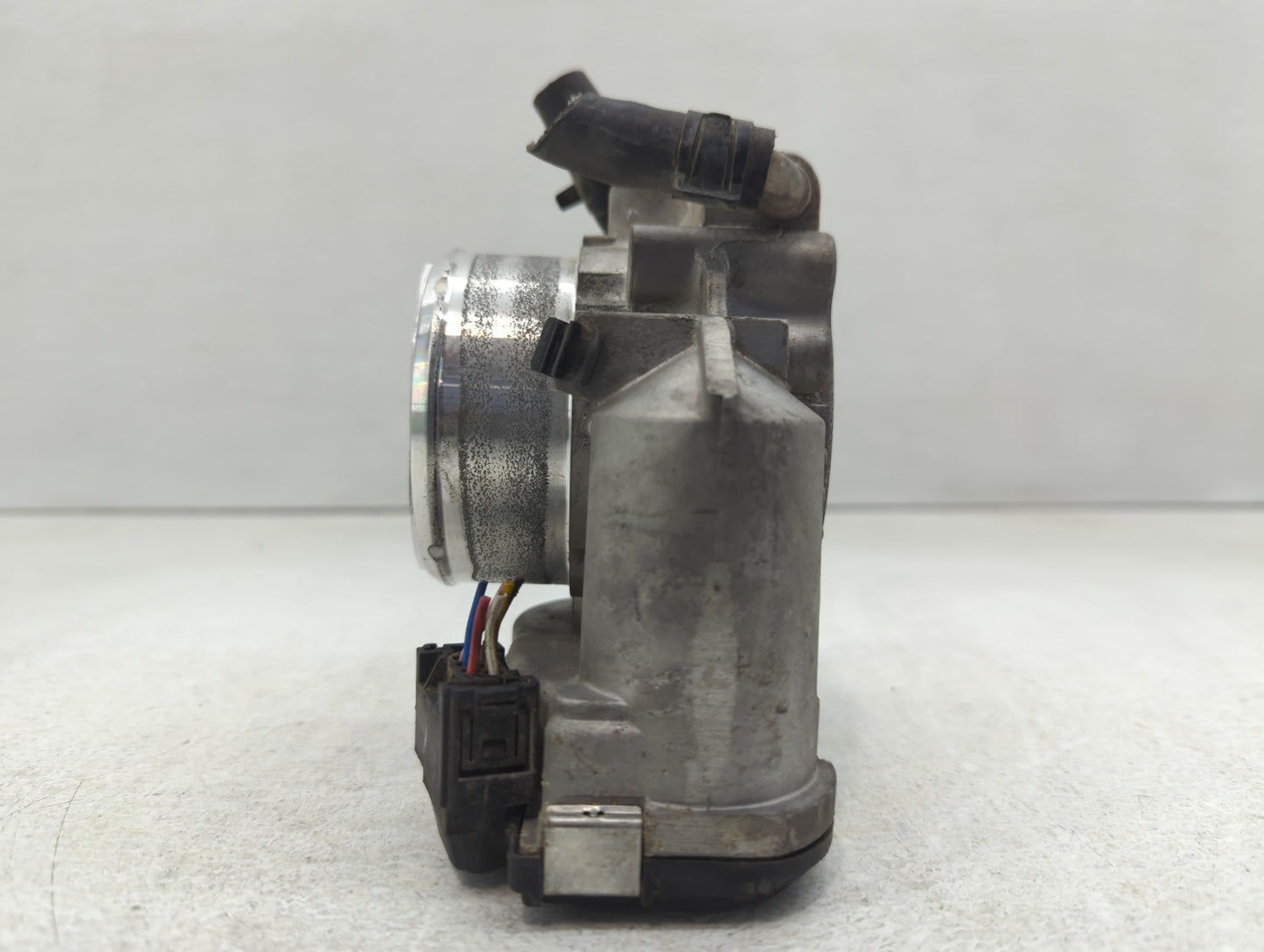 2014-2016 Kia Sportage Throttle Body P/N:35100-2G700 Fits Fits 2011 2012 2013 2014 2015 2016 OEM Used Auto Parts - Oemusedau