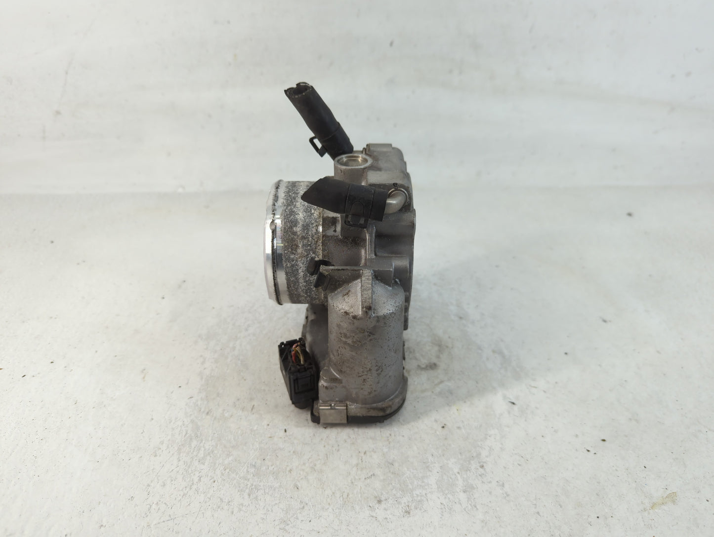 2014-2016 Kia Sportage Throttle Body P/N:35100-2G700 Fits Fits 2011 2012 2013 2014 2015 2016 OEM Used Auto Parts - Oemusedau