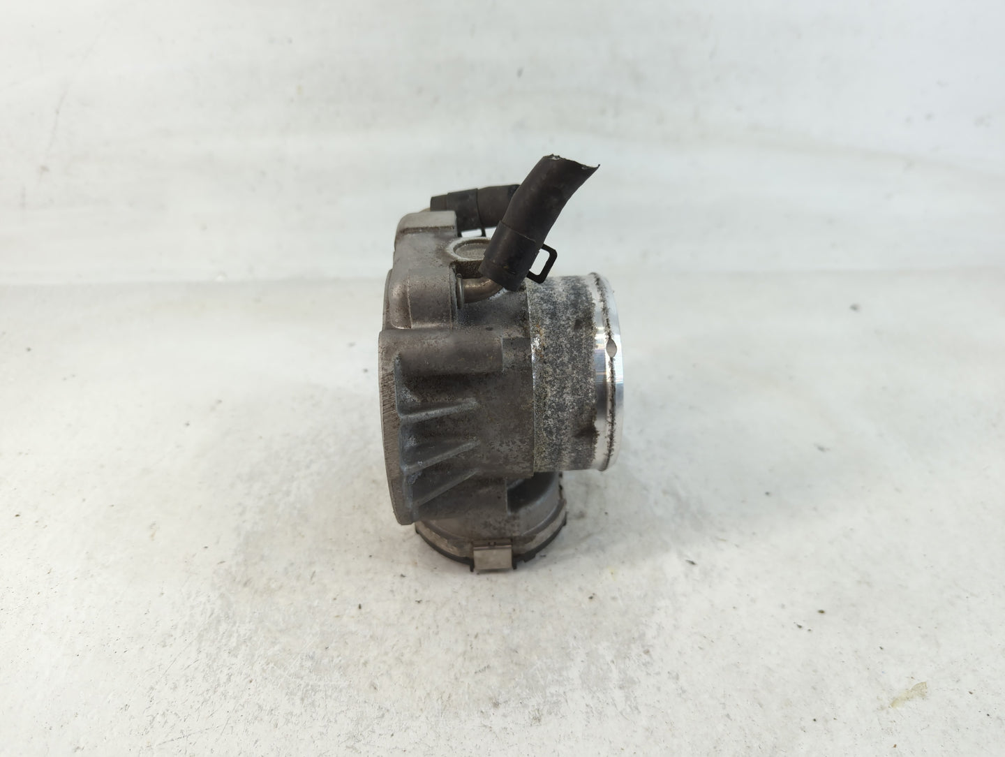 2014-2016 Kia Sportage Throttle Body P/N:35100-2G700 Fits Fits 2011 2012 2013 2014 2015 2016 OEM Used Auto Parts - Oemusedau