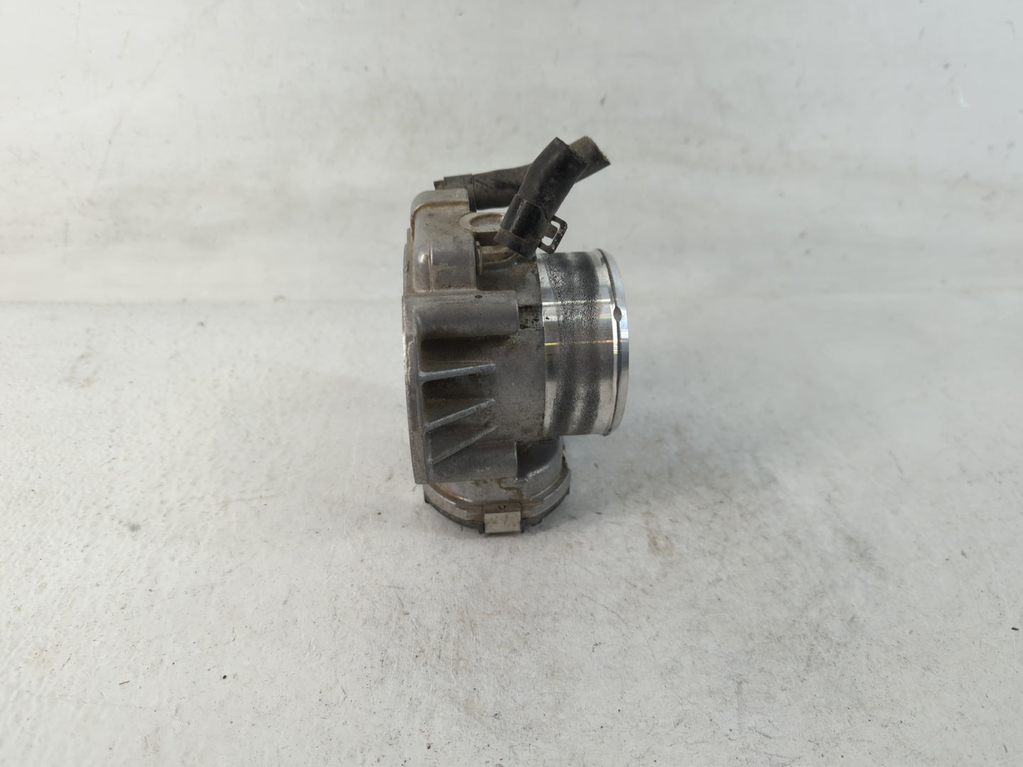 2014-2016 Kia Sportage Throttle Body P/N:35100-2G700 Fits Fits 2011 2012 2013 2014 2015 2016 OEM Used Auto Parts - Oemusedau
