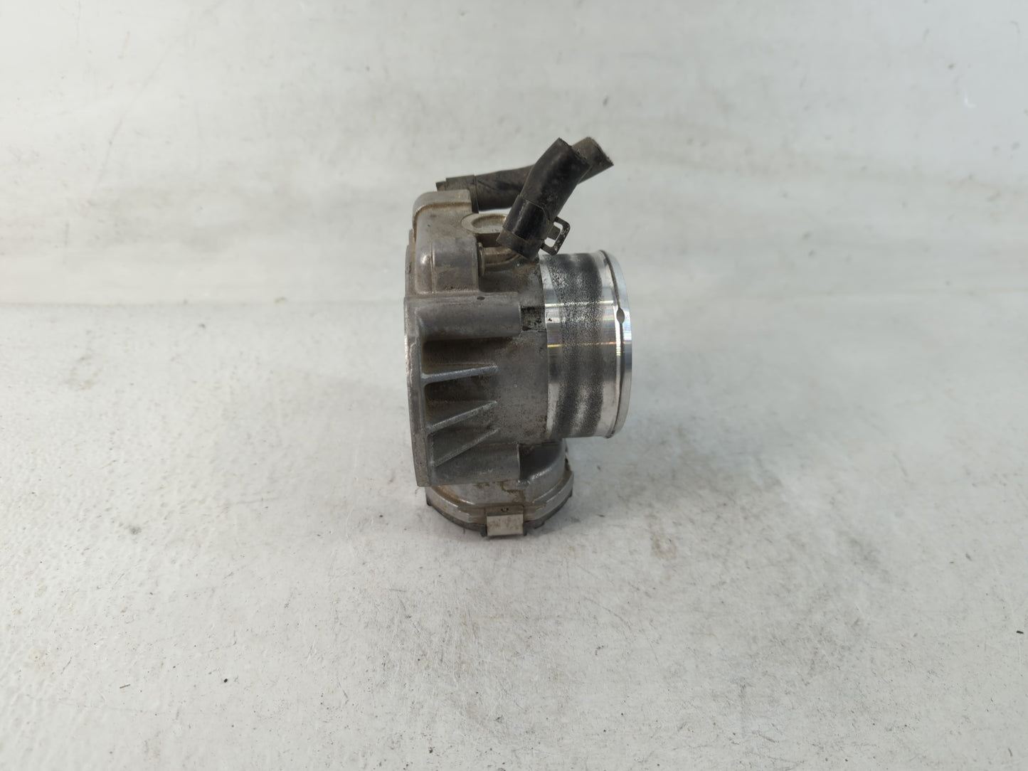 2014-2016 Kia Sportage Throttle Body P/N:35100-2G700 Fits Fits 2011 2012 2013 2014 2015 2016 OEM Used Auto Parts - Oemusedau