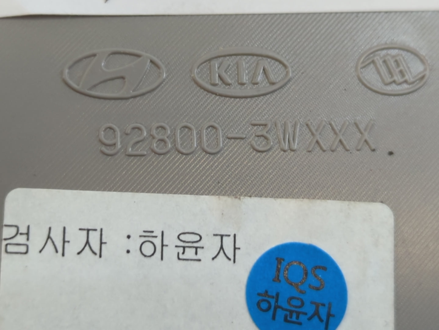 2011-2016 Kia Sportage Overhead Roof Console 788013 - Oemusedautoparts1.com
