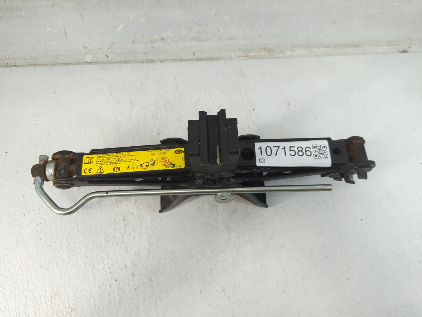 2016 Land Rover Discovery Sport Spare Scissor Car Jack 1071586 - Oemusedautoparts1.com