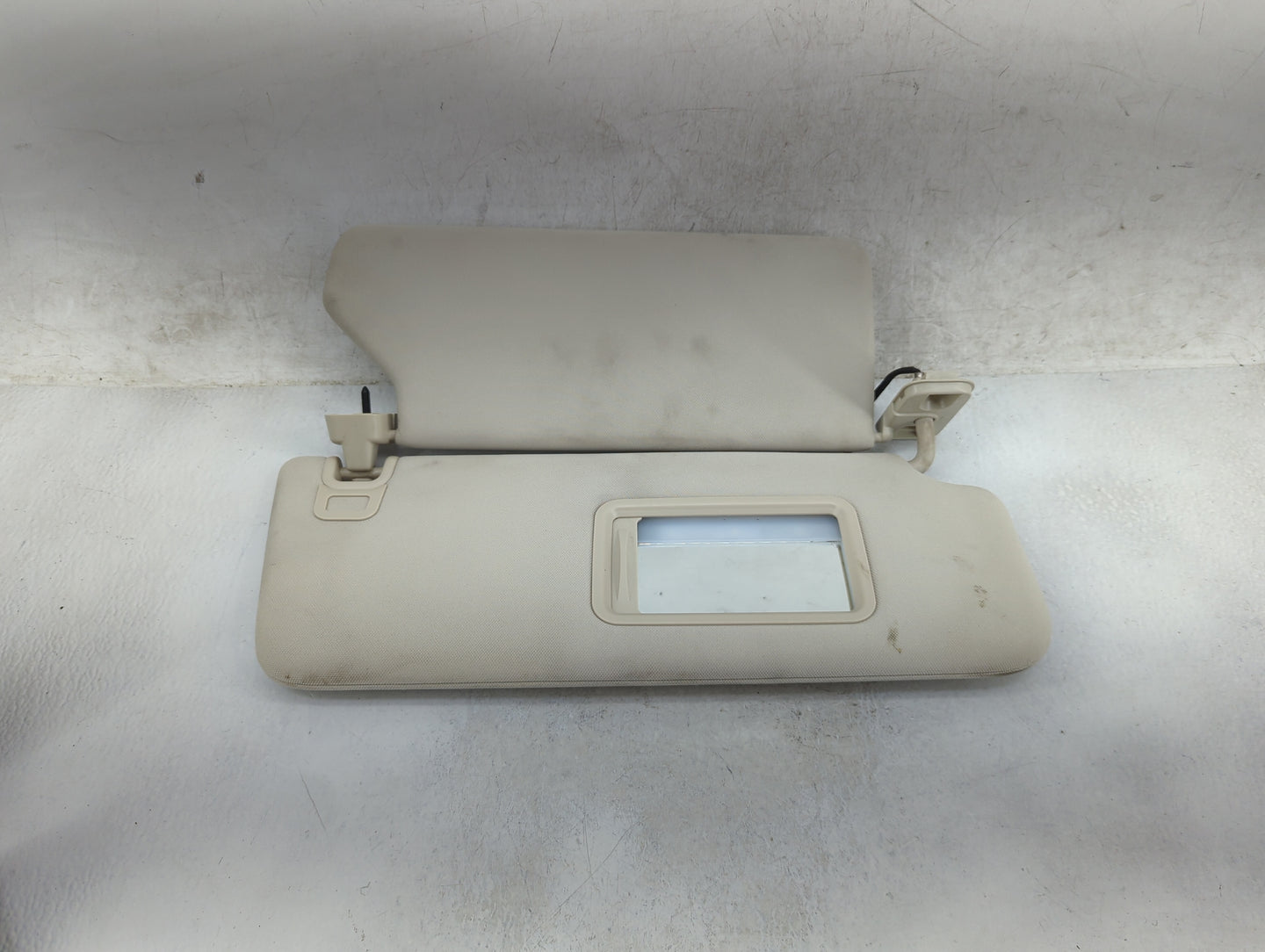 2016 Land Rover Lr2 Sun Visor Shade Replacement Passenger Right Mirror Fits Fits 2013 2014 2015 2017 2018 2019 2020 OEM Used