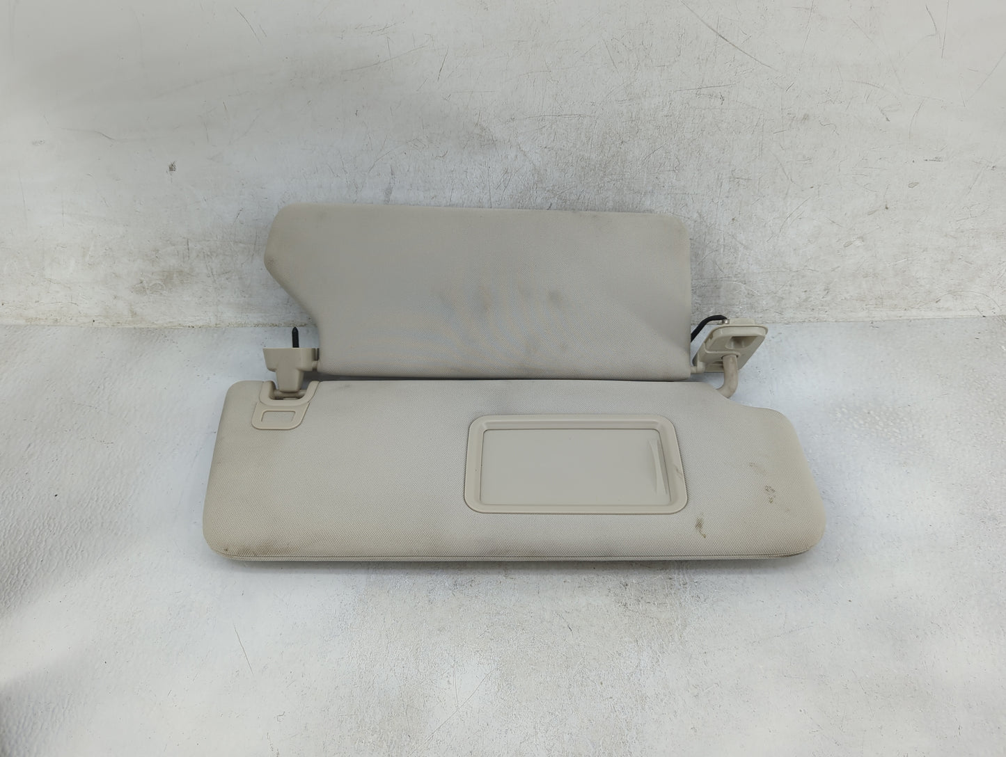 2016 Land Rover Lr2 Sun Visor Shade Replacement Passenger Right Mirror Fits Fits 2013 2014 2015 2017 2018 2019 2020 OEM Used