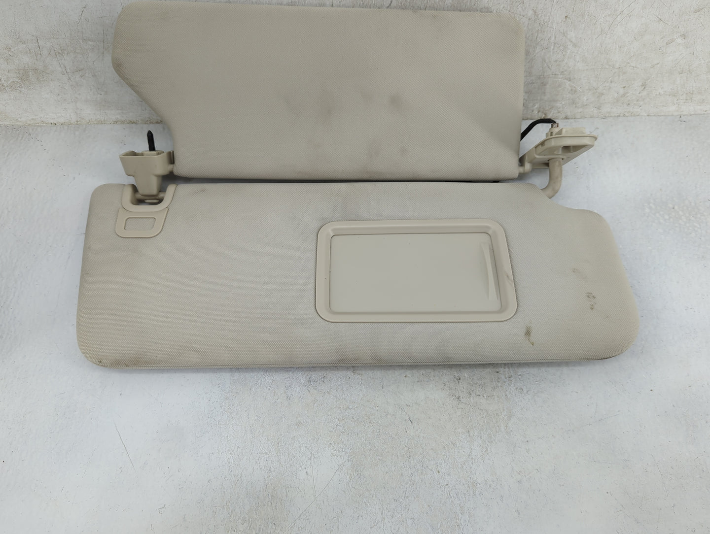 2016 Land Rover Lr2 Sun Visor Shade Replacement Passenger Right Mirror Fits Fits 2013 2014 2015 2017 2018 2019 2020 OEM Used