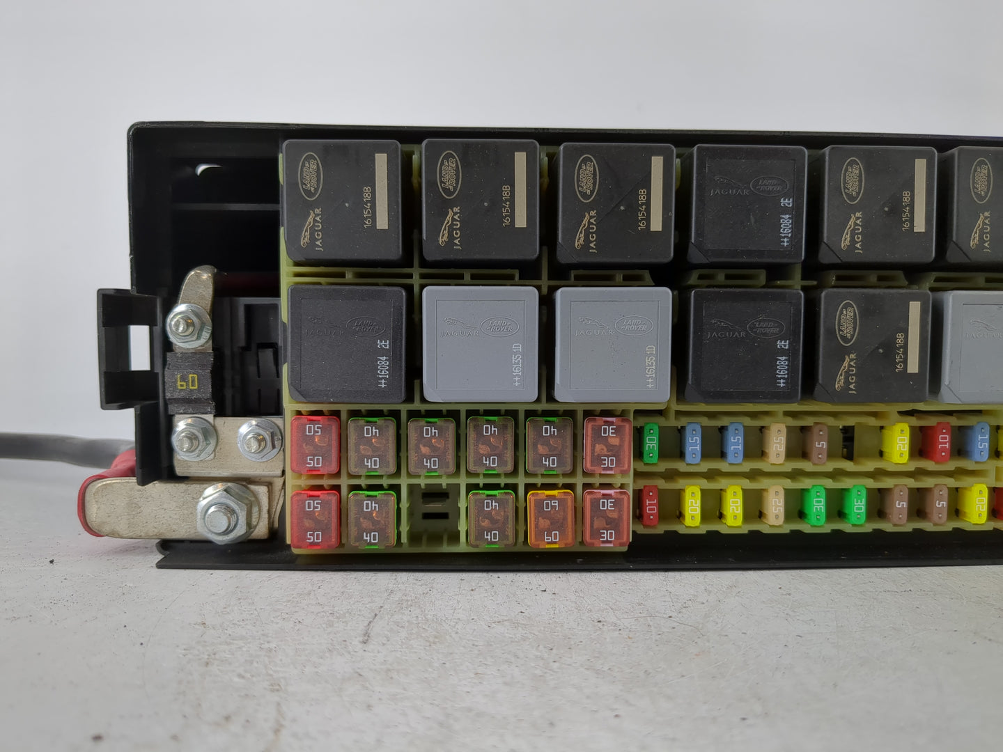 2014-2016 Land Rover Lr4 Fusebox Fuse Box Panel Relay Module P/N:GH22-14299-AGA Fits Fits 2014 2015 2016 OEM Used Auto Parts