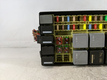 2014-2016 Land Rover Lr4 Fusebox Fuse Box Panel Relay Module P/N:2016602004 GH22-14290-AFA Fits Fits 2014 2015 2016 OEM Used Auto Parts