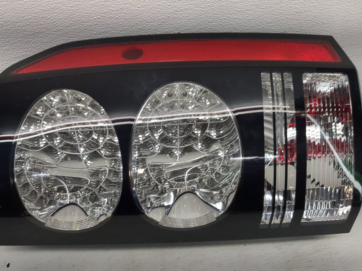 2014-2016 Land Rover Lr4 Tail Light Assembly Passenger Right OEM P/N:EH22-13404 Fits Fits 2014 2015 2016 OEM Used Auto Parts