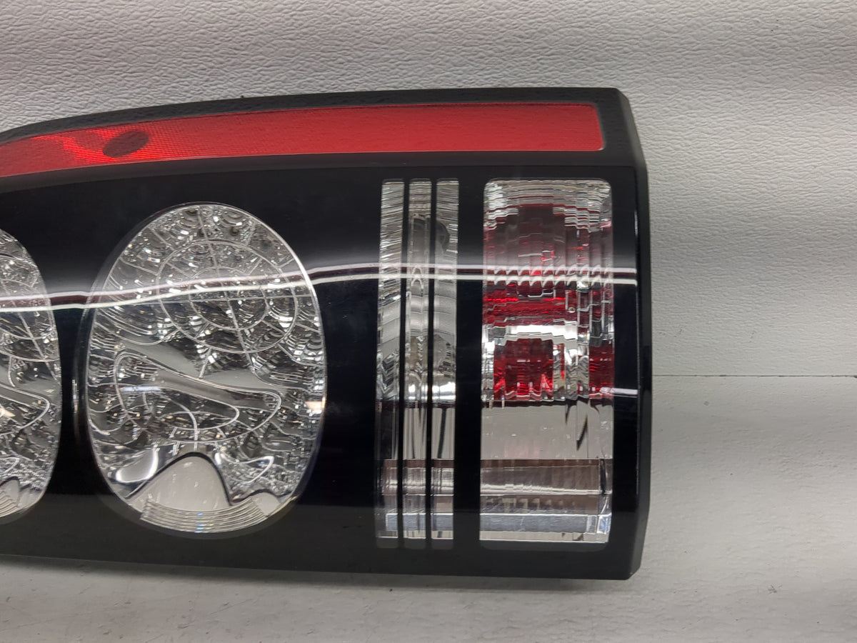 2014-2016 Land Rover Lr4 Tail Light Assembly Passenger Right OEM P/N:EH22-13404 Fits Fits 2014 2015 2016 OEM Used Auto Parts