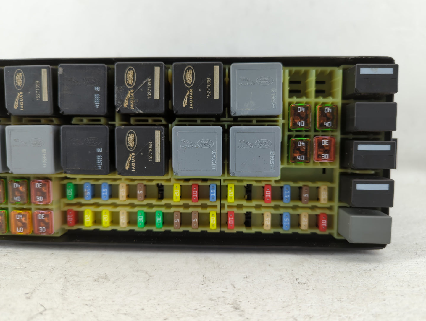 2014-2016 Land Rover Lr4 Fusebox Fuse Box Panel Relay Module Fits Fits 2014 2015 2016 OEM Used Auto Parts - Oemusedautoparts