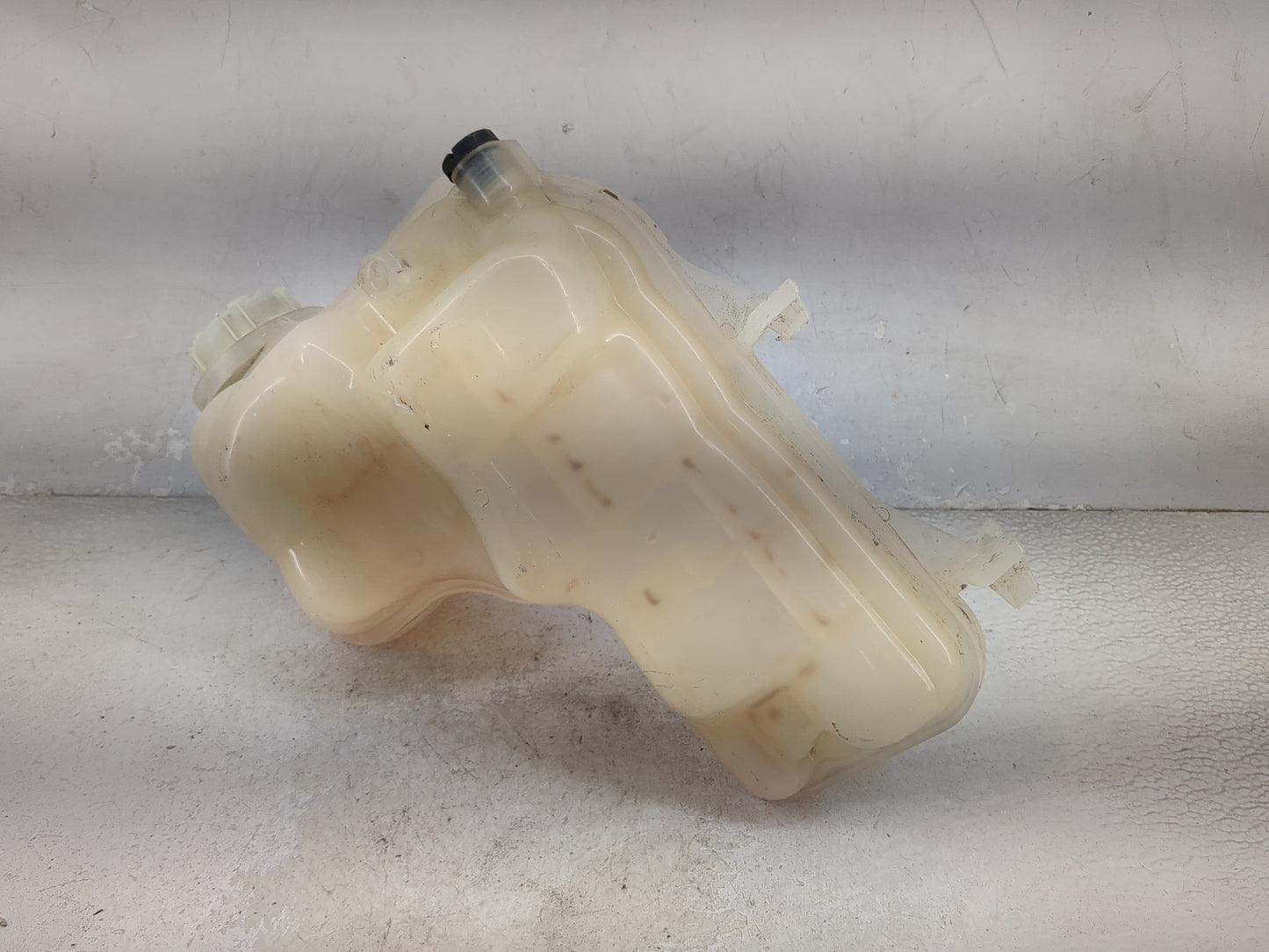 2016 Land Rover Range Rover Windshield Washer Fluid Reservoir Bottle Oem - Oemusedautoparts1.com