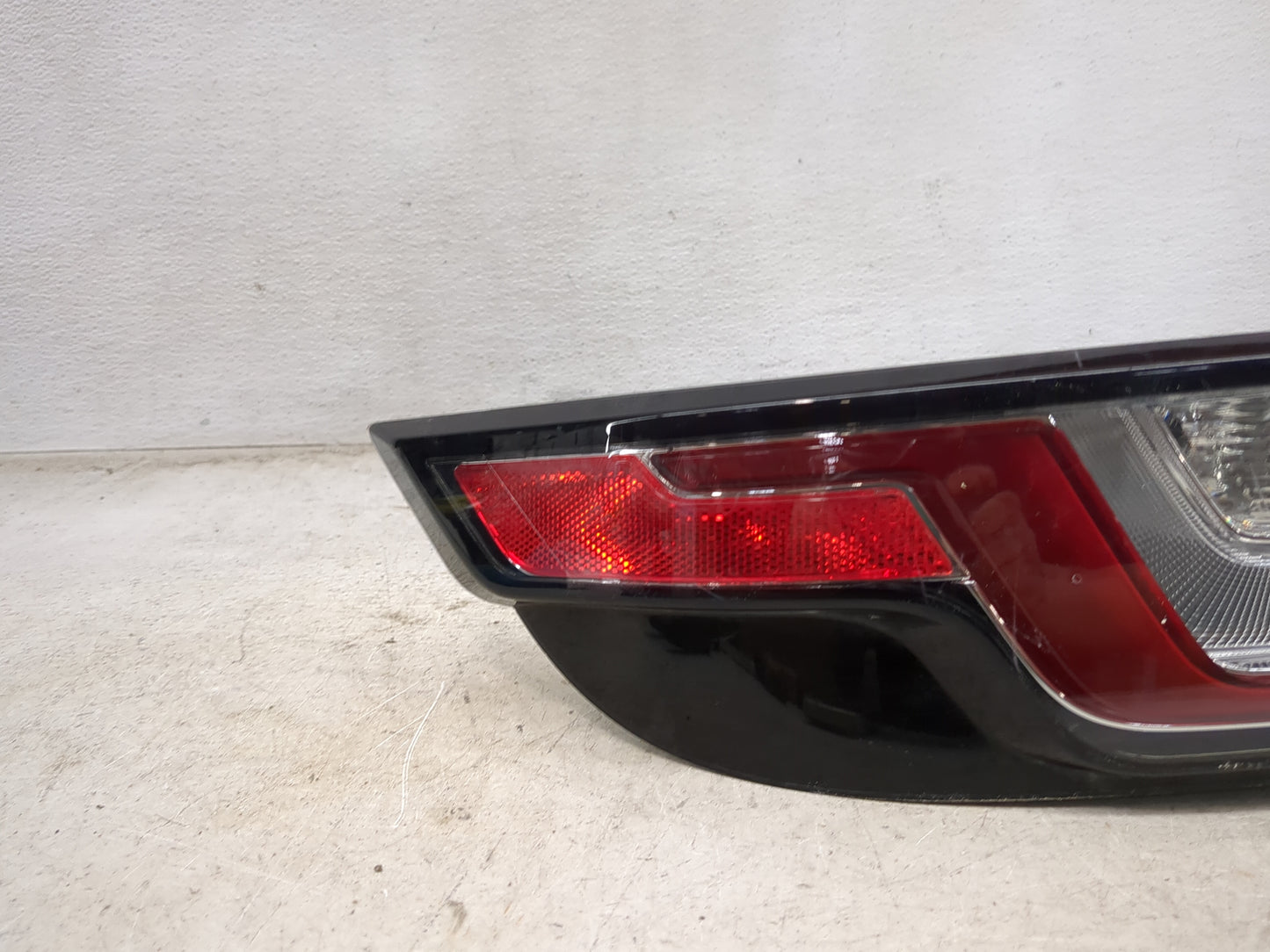 2016-2018 Land Rover Range Rover Evoque Tail Light Assembly Driver Left OEM Fits Fits 2016 2017 2018 OEM Used Auto Parts - O