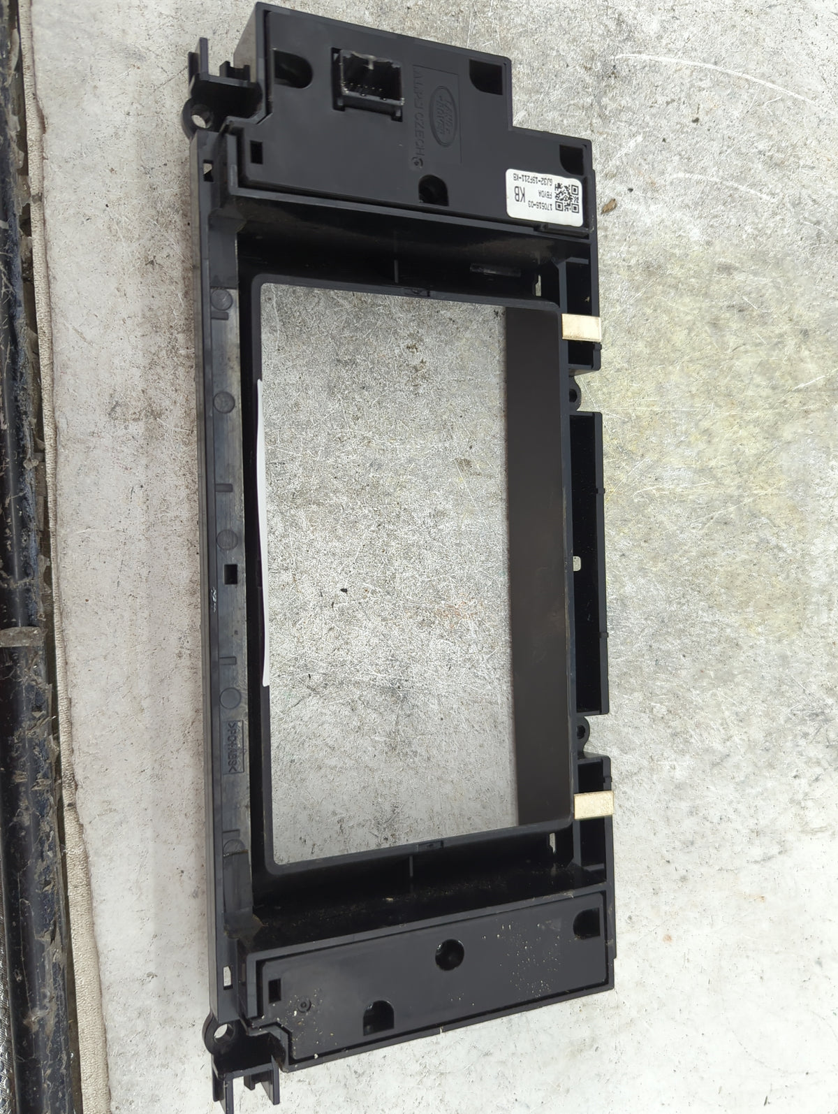2016-2019 Land Rover Range Rover Evoque Radio Control Panel - Oemusedautoparts1.com