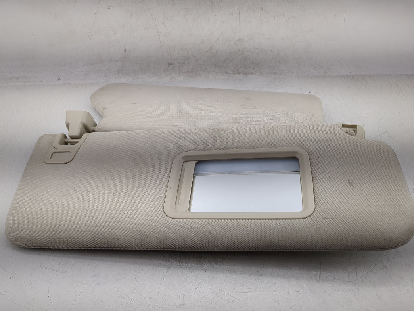 2016-2020 Land Rover Range Rover Sport Sun Visor Shade Replacement Passenger Right Mirror Fits OEM Used Auto Parts - Oemused