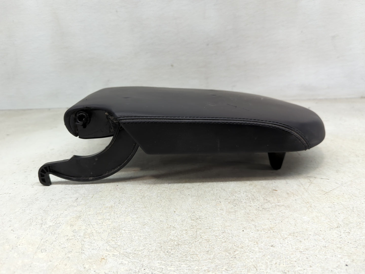 2016 Land Rover Range Rover Sport Center Console Armrest Cover Lid Fits OEM Used Auto Parts - Oemusedautoparts1.com