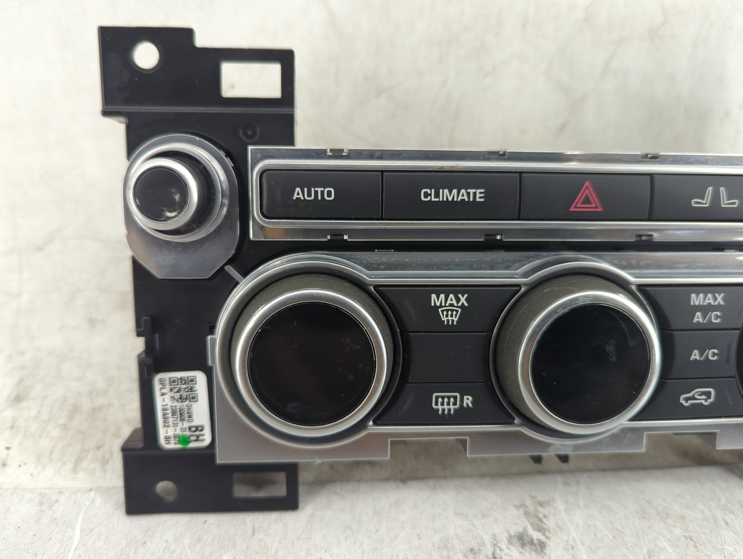 2016 Land Rover Range Rover Sport Climate Control Module Temperature AC/Heater Replacement Fits OEM Used Auto Parts - Oemuse