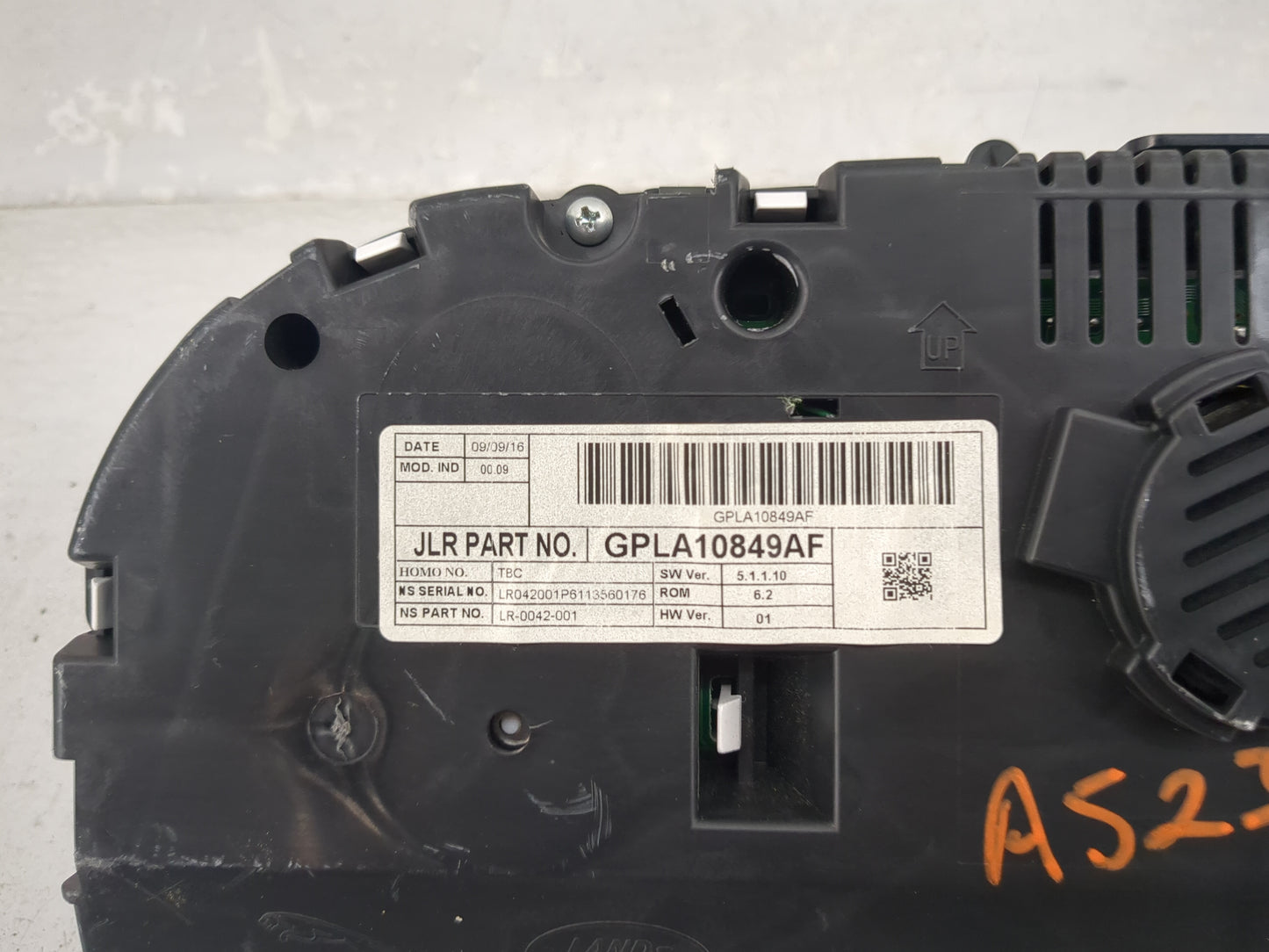 2016 Land Rover Range Rover Sport Instrument Cluster Speedometer Gauges P/N:GPLA10849AF LR-0042-001 Miles: Fits OEM Used Aut
