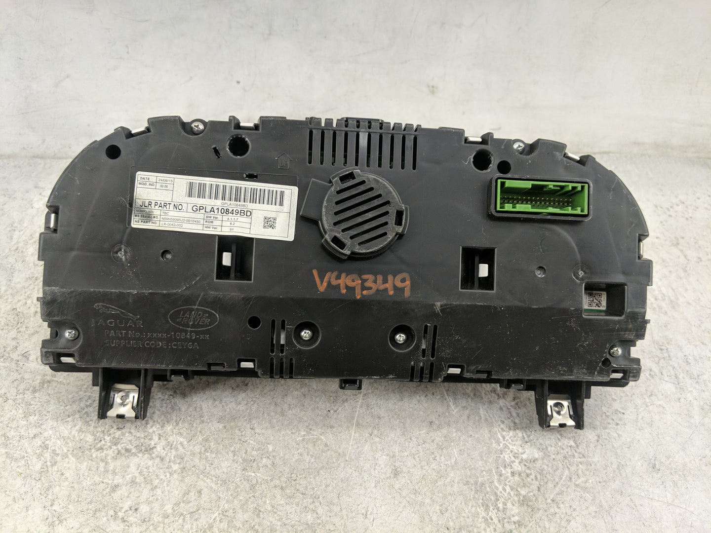 2016 Land Rover Range Rover Sport Instrument Cluster Speedometer Gauges P/N:GPLA10849BD LR-0042-002 Miles: Fits OEM Used Aut