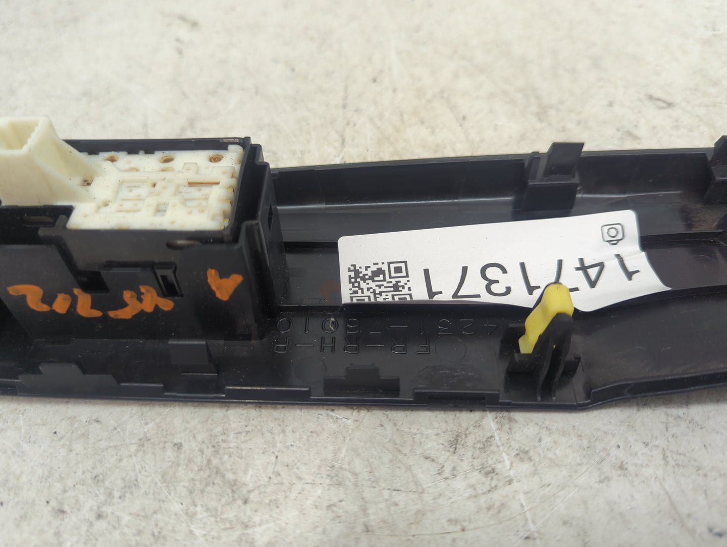 2011-2012 Lexus Ct200h Passenger Right Power Window Switch 74232-76010 - Oemusedautoparts1.com