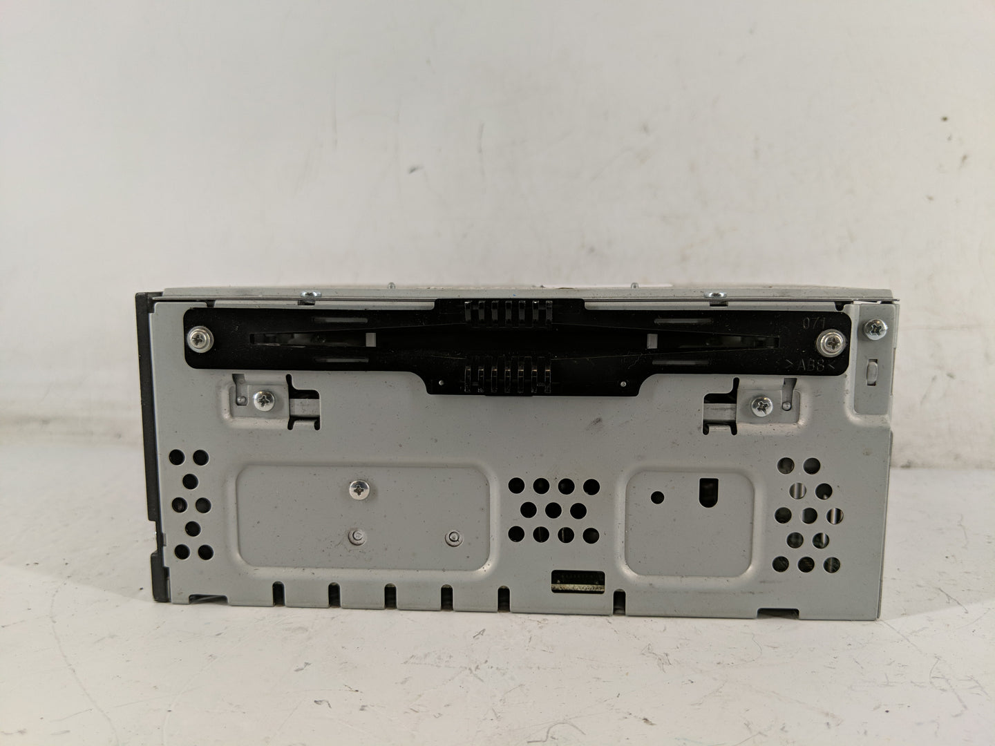2015-2016 Lincoln Mkc Radio AM FM Cd Player Receiver Replacement P/N:EJ7T-19C107-EB Fits Fits 2015 2016 OEM Used Auto Parts 