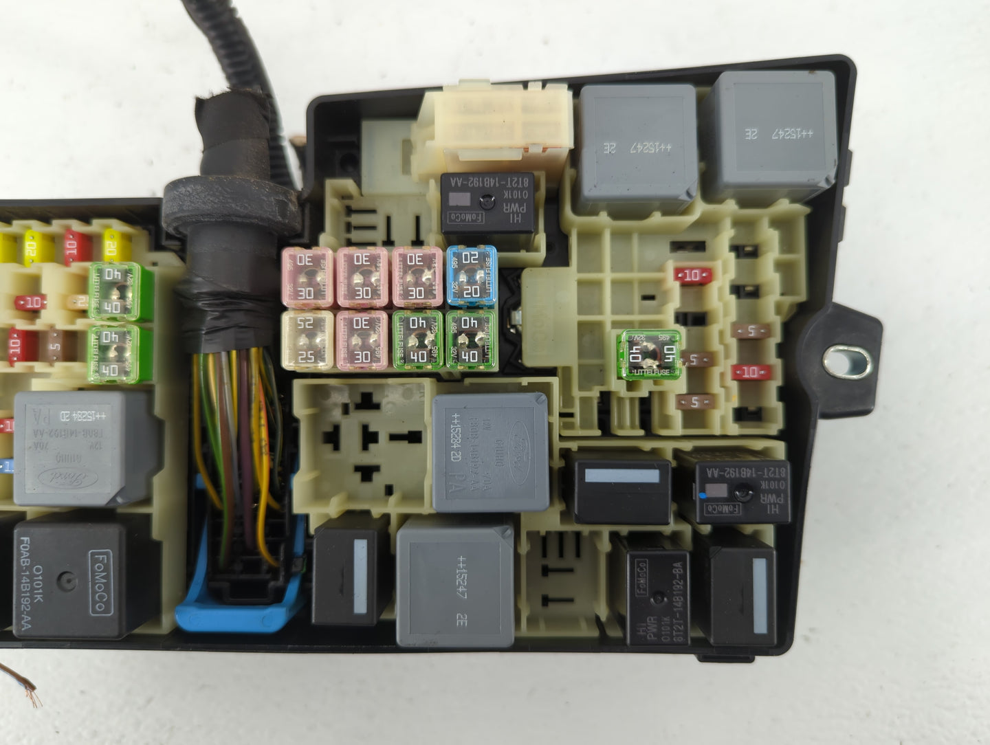 2015-2016 Lincoln Mkc Fusebox Fuse Box Panel Relay Module P/N:AV6T-14A067-AD Fits Fits 2015 2016 OEM Used Auto Parts - Oemus
