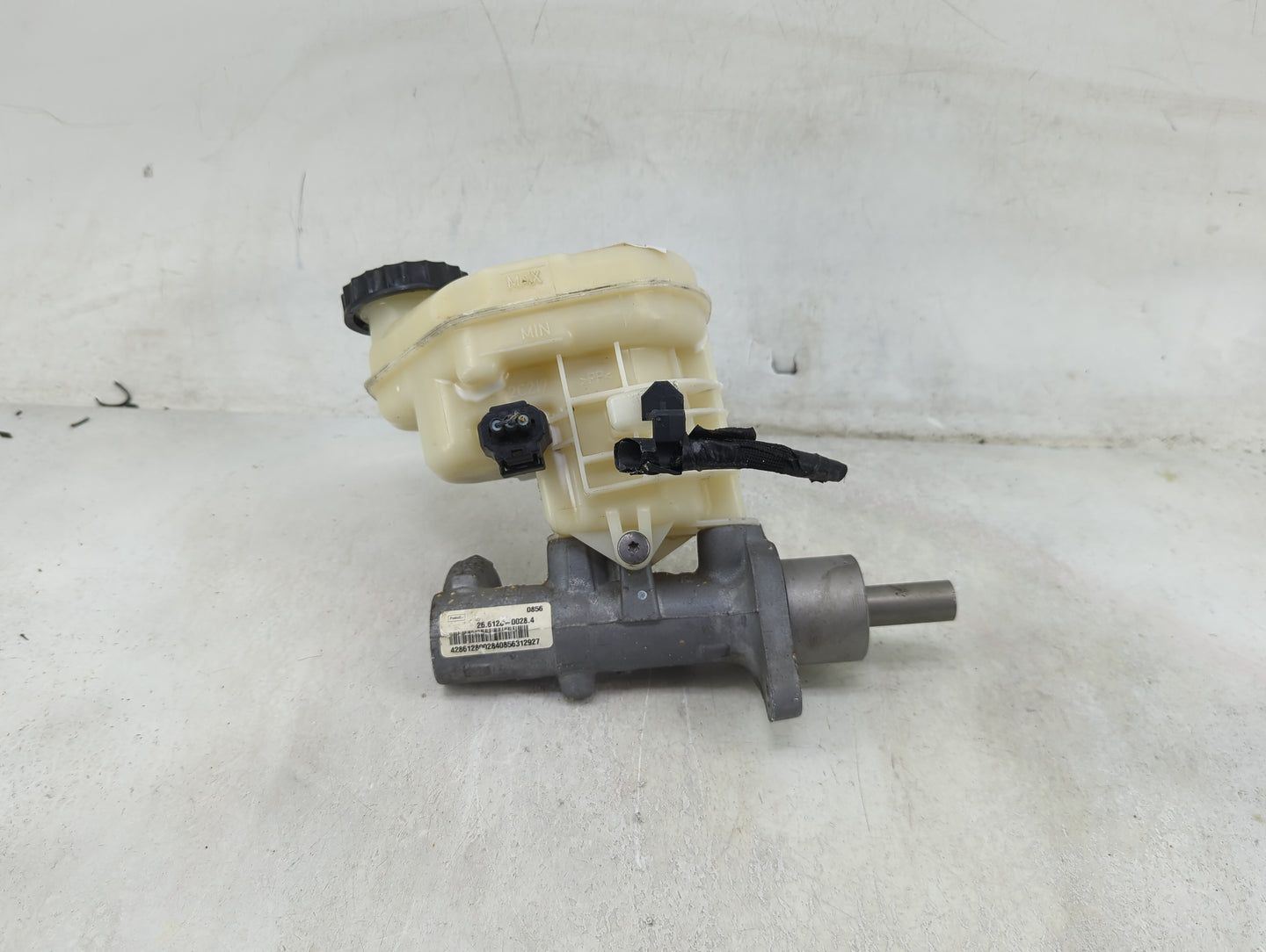 2013-2016 Lincoln Mks Brake Master Cylinder 1490017 - Oemusedautoparts1.com